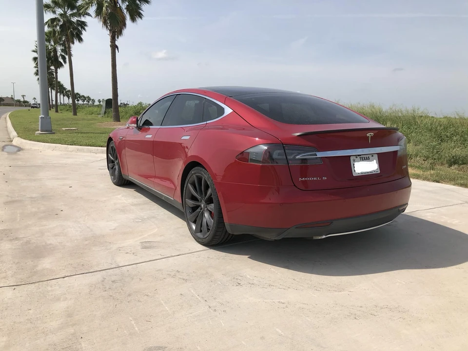 2014 Tesla Model S - Image 6 of 31