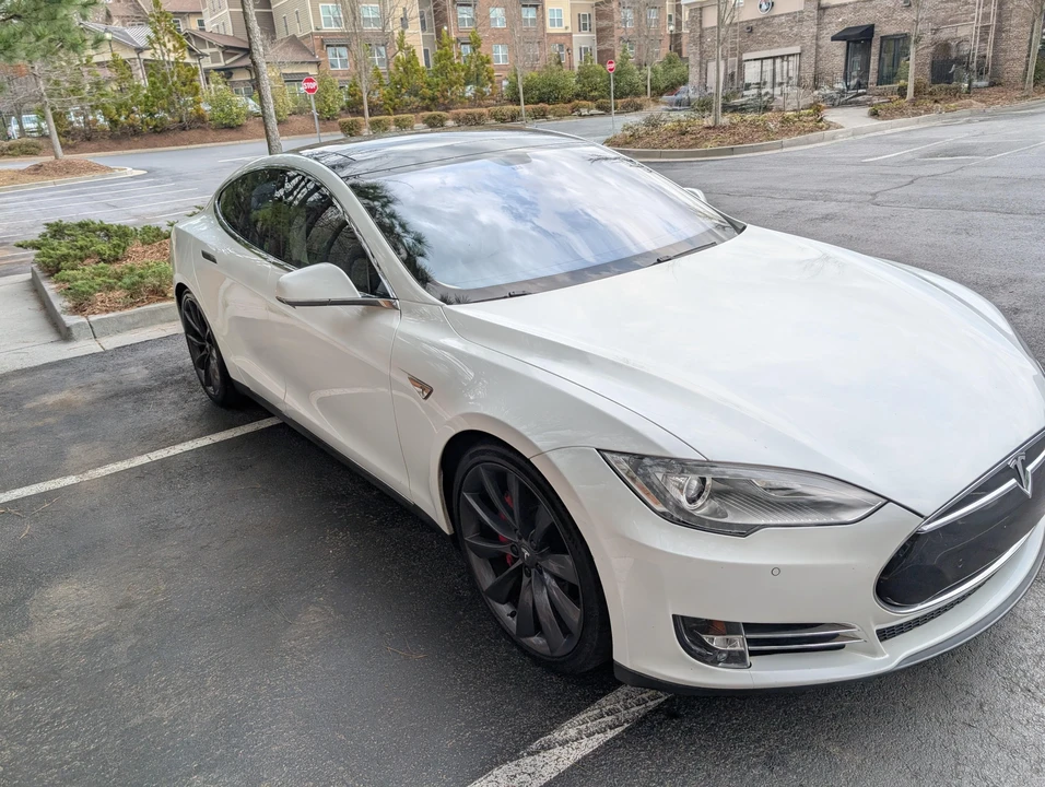2014 Tesla Model S - Image 21 of 31