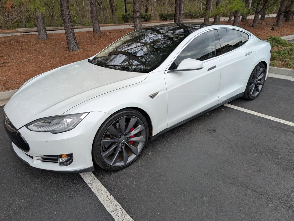 2014 Tesla Model S - Image 9 of 31