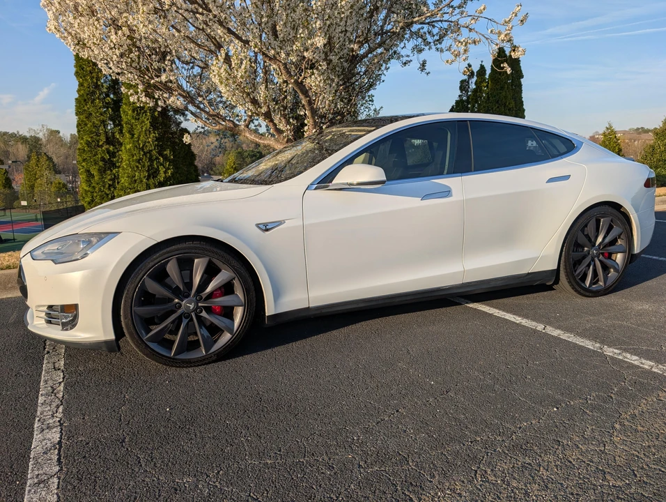2014 Tesla Model S - Image 13 of 31
