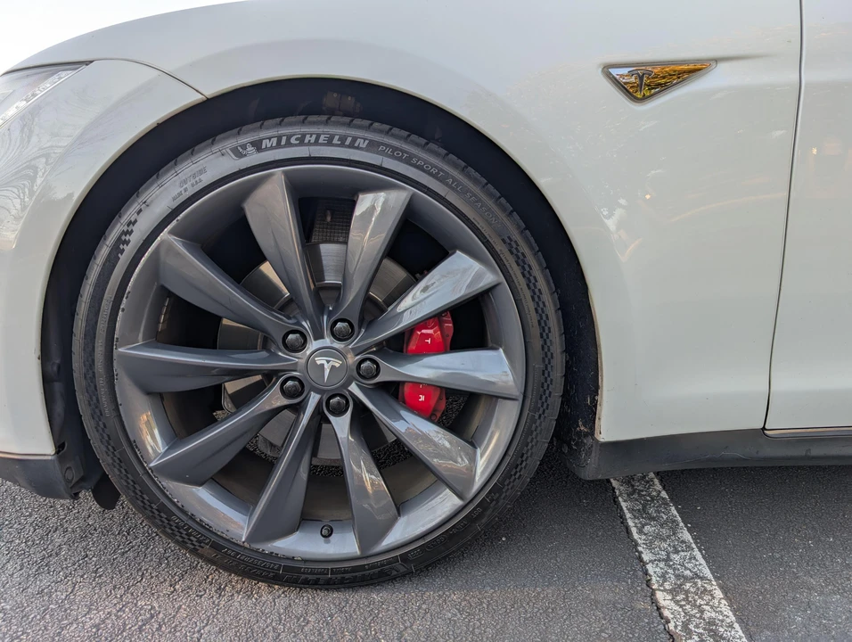 2014 Tesla Model S - Image 31 of 31