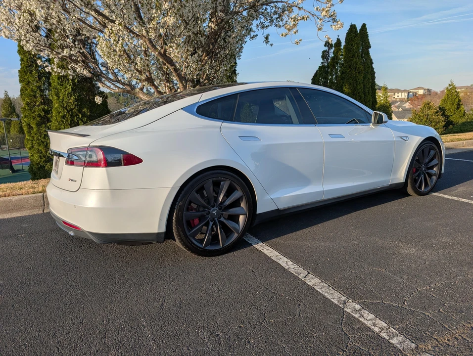 2014 Tesla Model S - Image 19 of 31