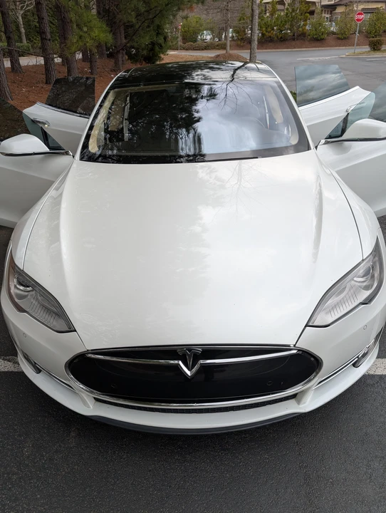 2014 Tesla Model S - Image 25 of 31