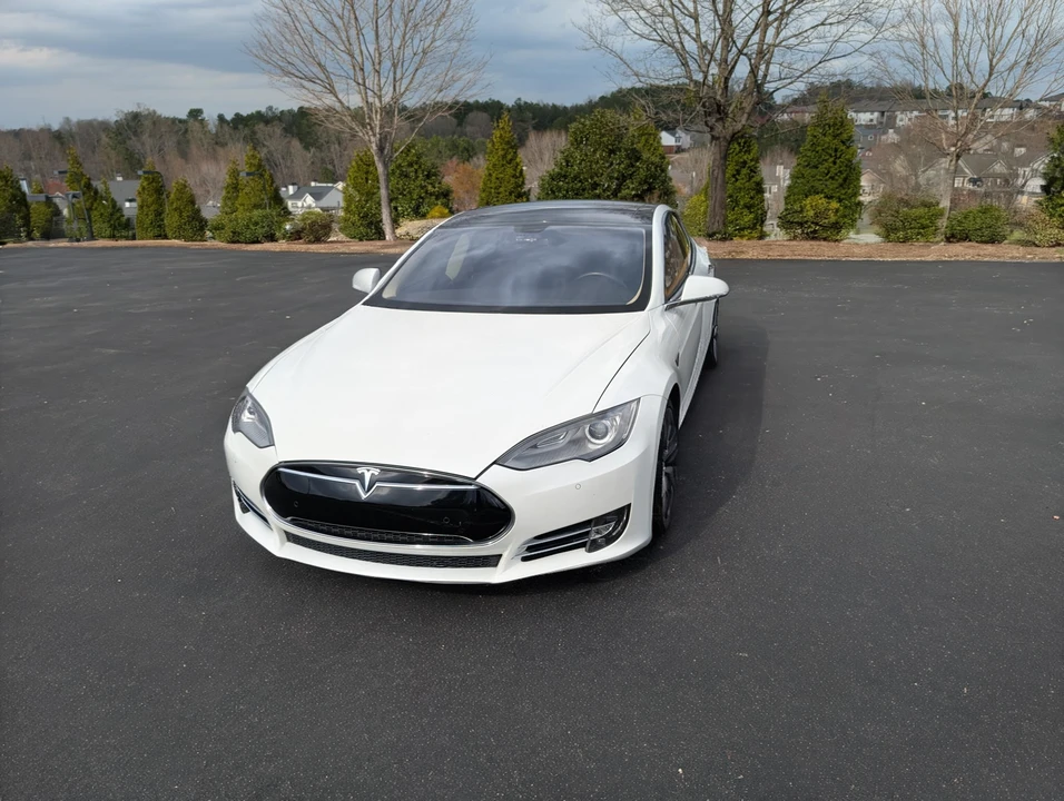 2014 Tesla Model S - Image 8 of 31
