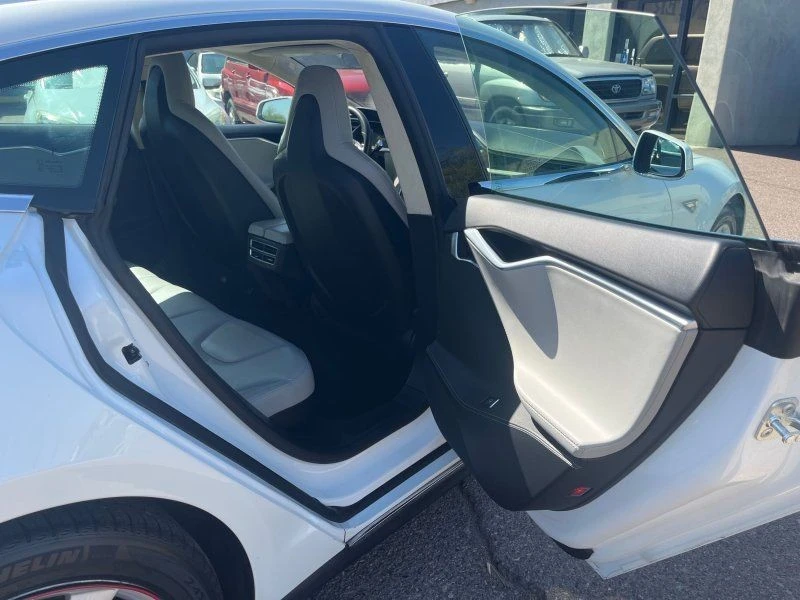 2014 Tesla Model S - Image 16 of 21