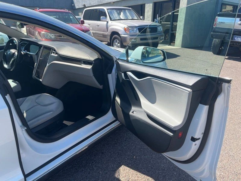 2014 Tesla Model S - Image 18 of 21
