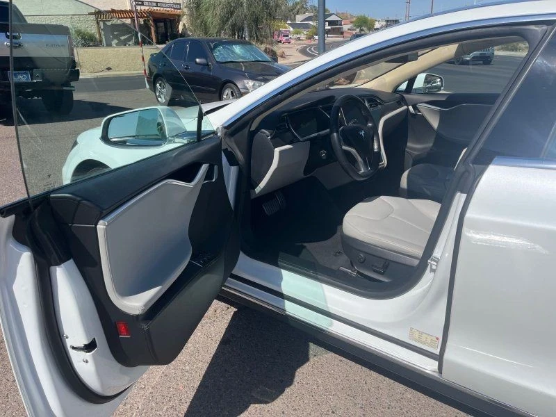 2014 Tesla Model S - Image 9 of 21