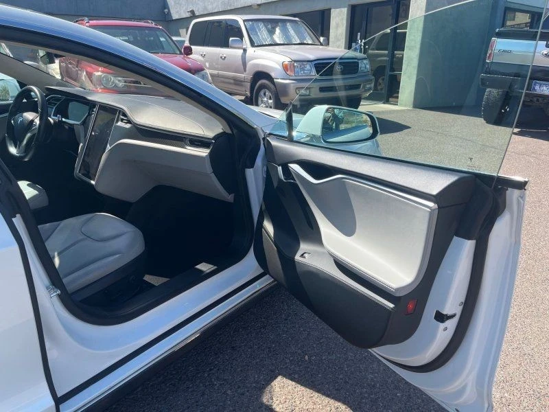 2014 Tesla Model S - Image 18 of 21