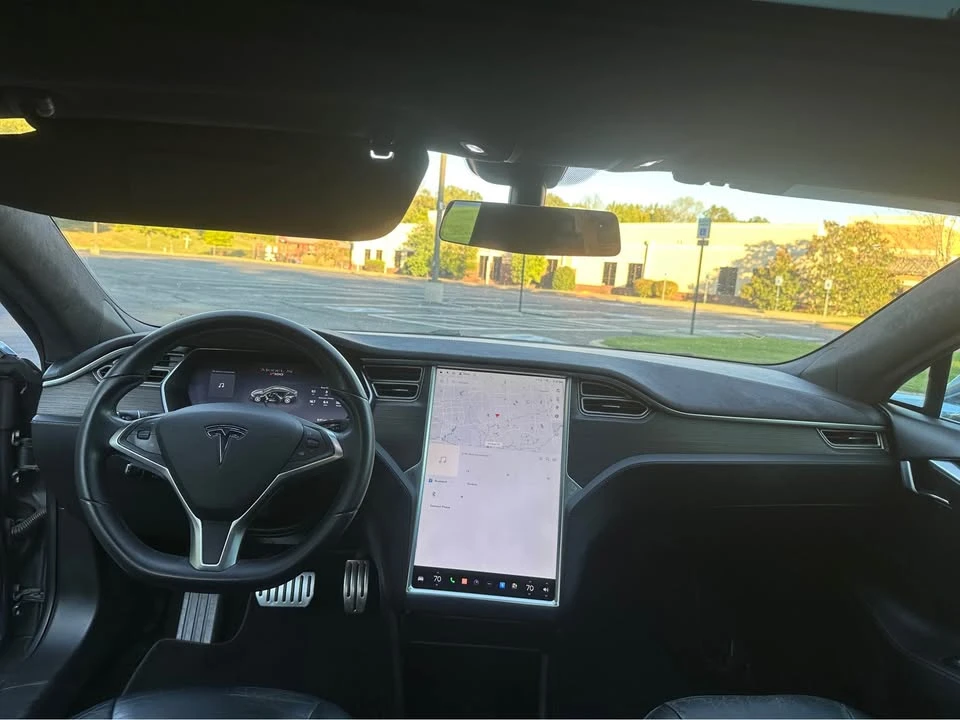 2014 Tesla Model S - Image 10 of 15