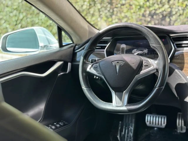 2014 Tesla Model S - Image 19 of 31