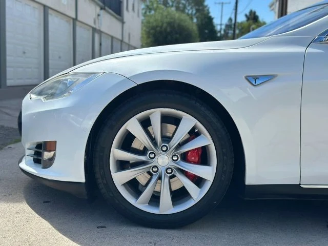 2014 Tesla Model S - Image 27 of 31