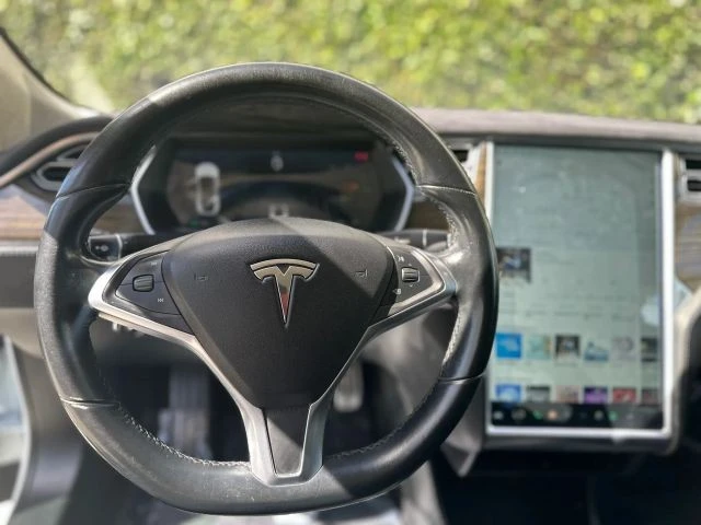 2014 Tesla Model S - Image 17 of 31