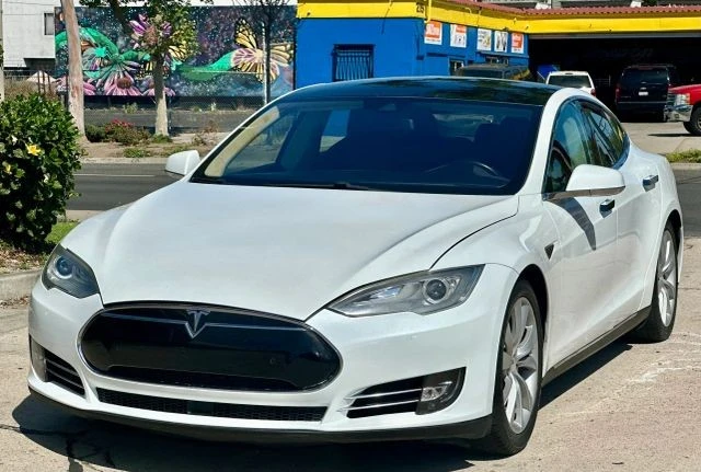 2014 Tesla Model S - Image 10 of 31