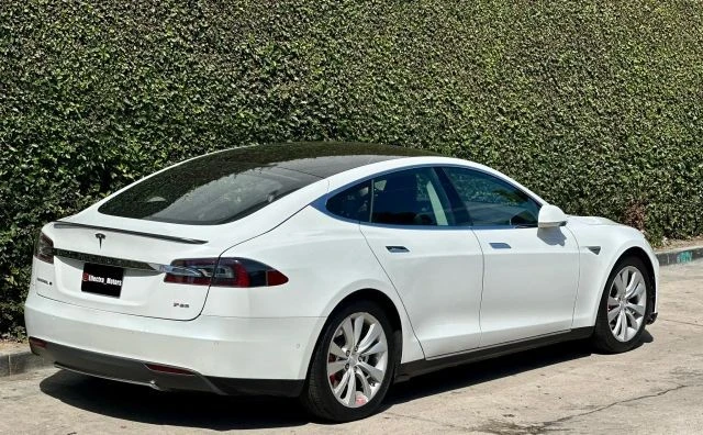 2014 Tesla Model S - Image 13 of 31
