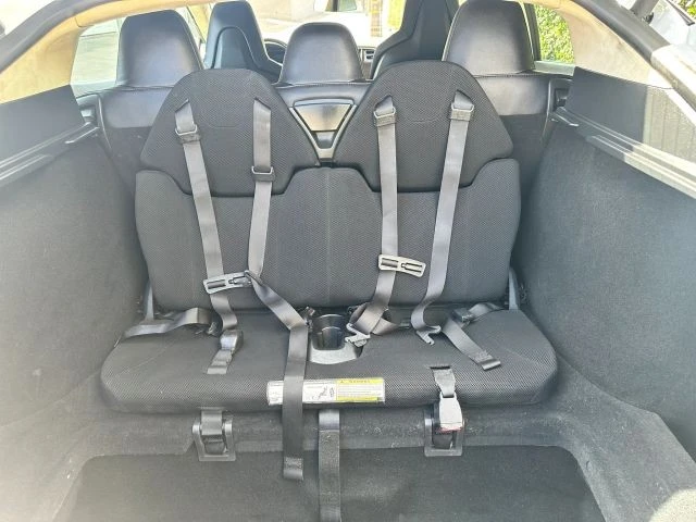 2014 Tesla Model S - Image 25 of 31