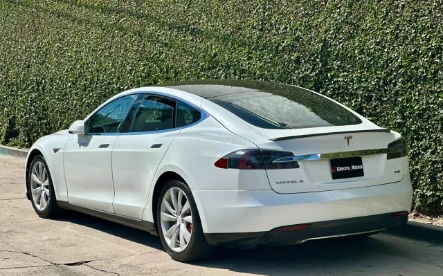 2014 Tesla Model S - Image 15 of 31