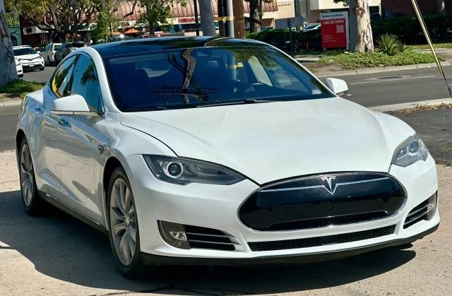 2014 Tesla Model S - Image 8 of 31