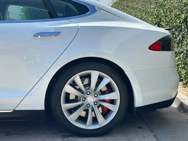 2014 Tesla Model S - Image 28 of 31