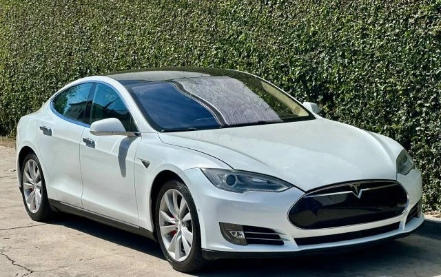 2014 Tesla Model S - Image 12 of 31