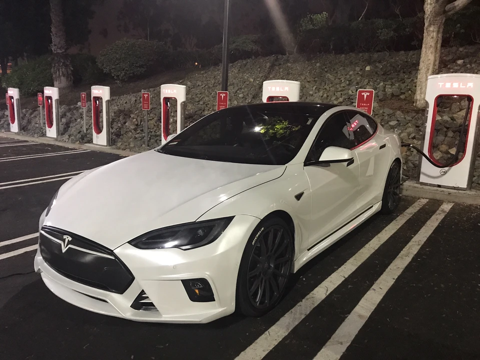 2014 Tesla Model S - Image 2 of 7
