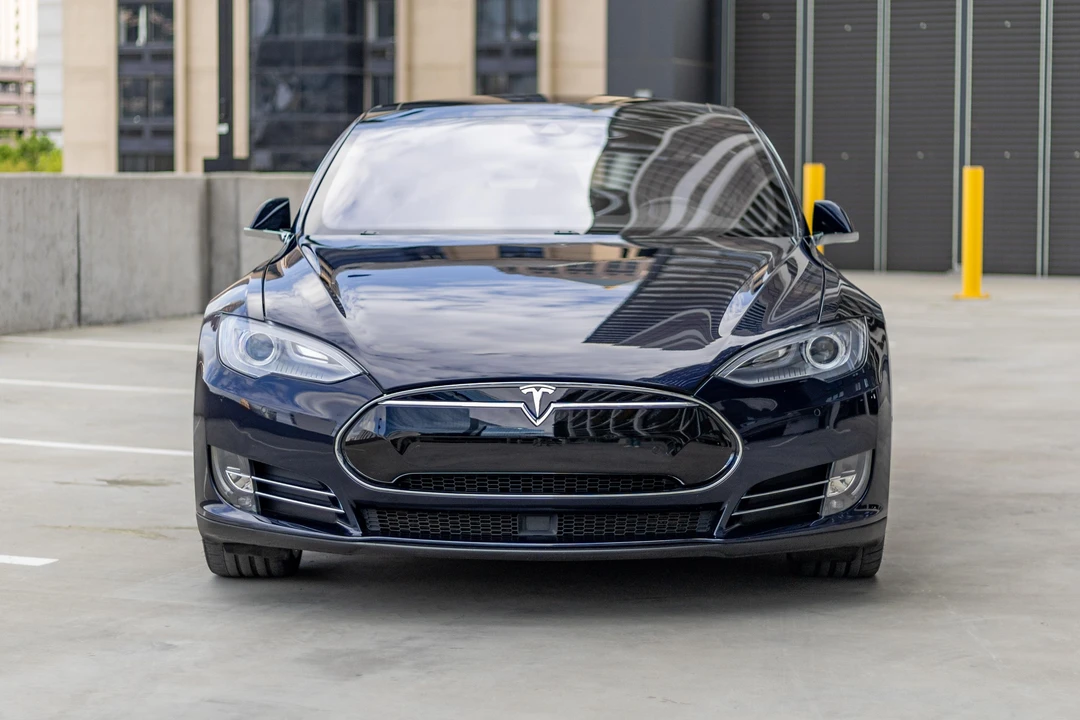 2014 Tesla Model S - Image 2 of 31