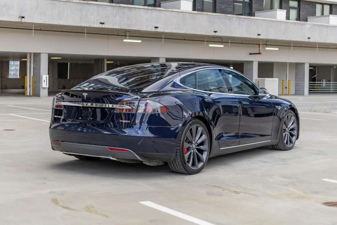 2014 Tesla Model S - Image 9 of 31