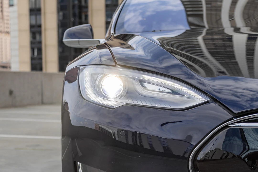 2014 Tesla Model S - Image 13 of 31