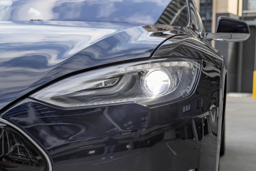 2014 Tesla Model S - Image 15 of 31