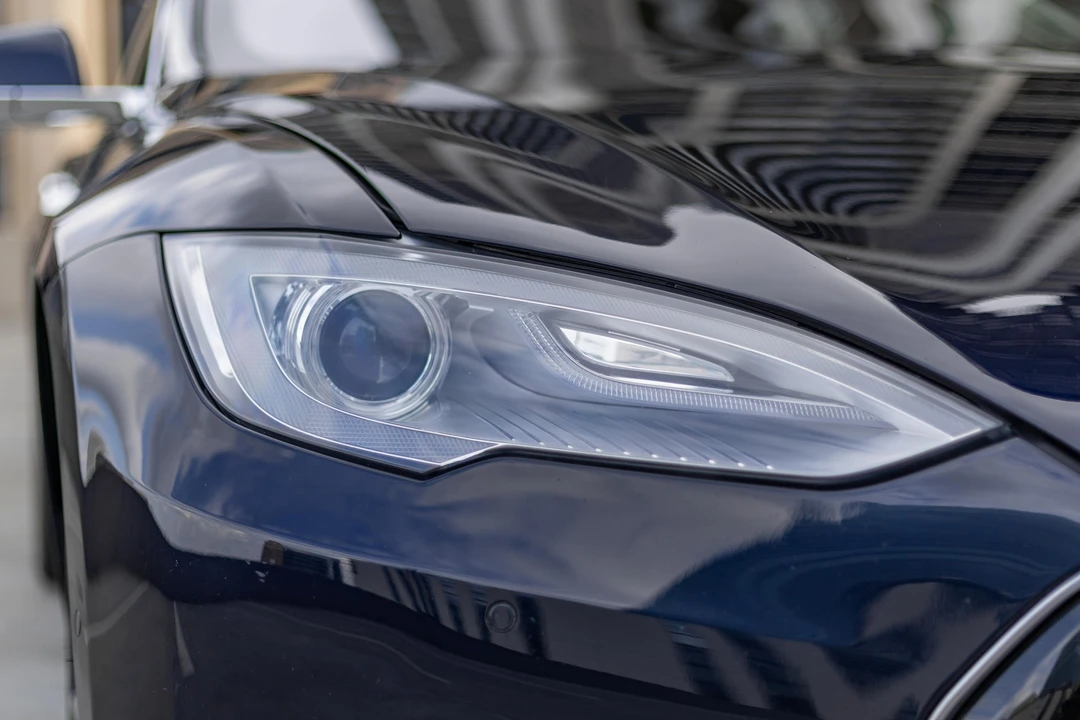 2014 Tesla Model S - Image 12 of 31