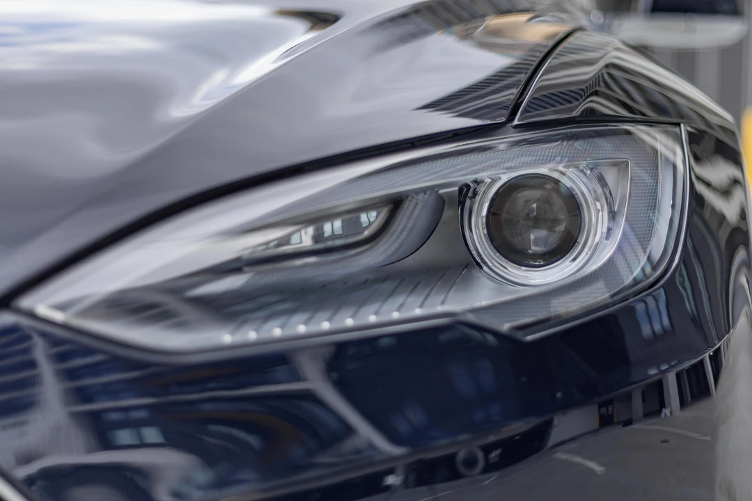 2014 Tesla Model S - Image 16 of 31