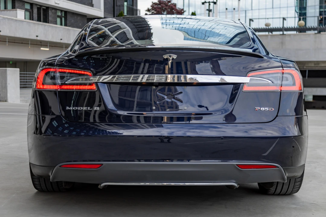 2014 Tesla Model S - Image 8 of 31
