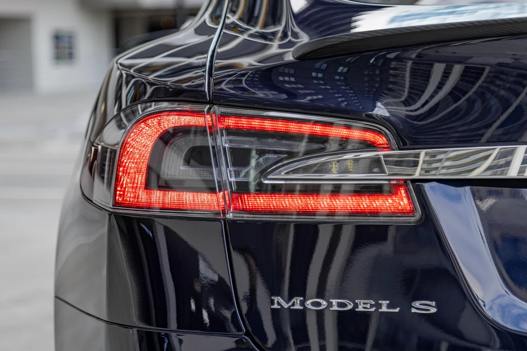 2014 Tesla Model S - Image 21 of 31