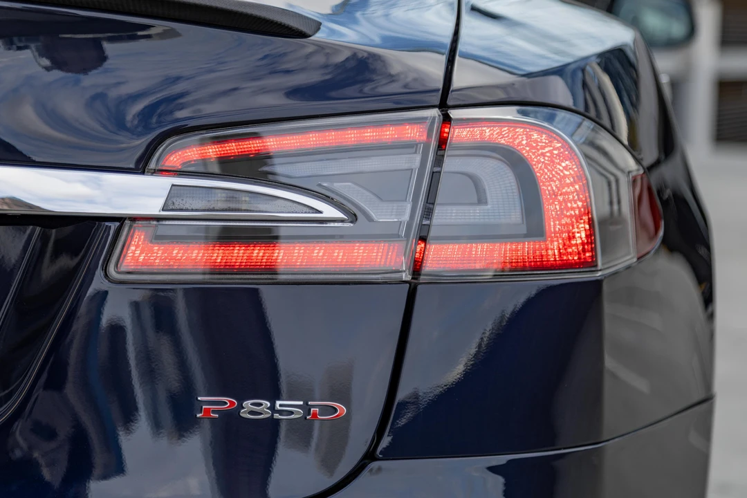 2014 Tesla Model S - Image 28 of 31