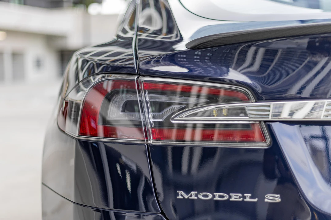 2014 Tesla Model S - Image 20 of 31