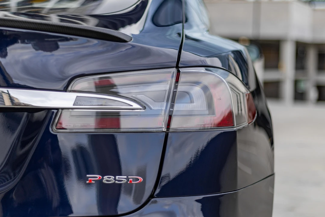 2014 Tesla Model S - Image 27 of 31