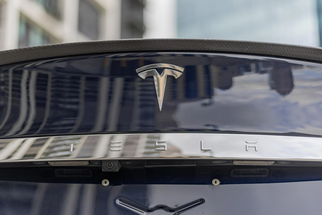 2014 Tesla Model S - Image 23 of 31