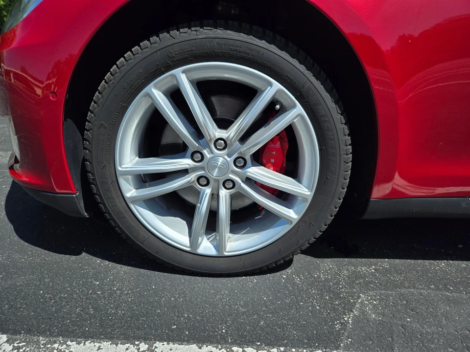 2014 Tesla Model S - Image 17 of 31