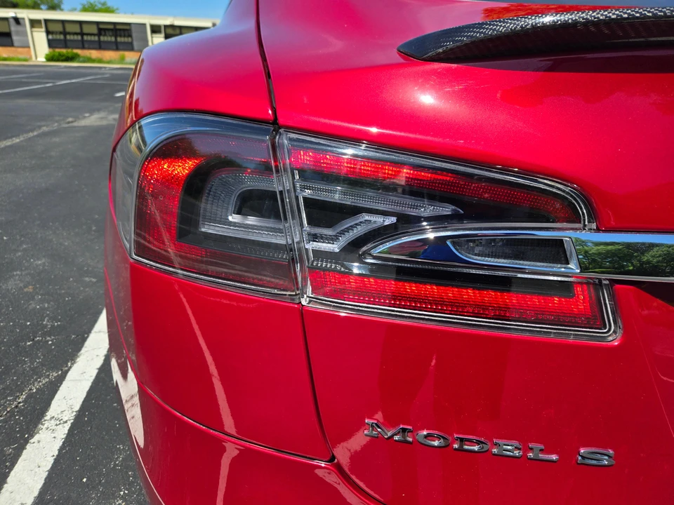 2014 Tesla Model S - Image 14 of 31