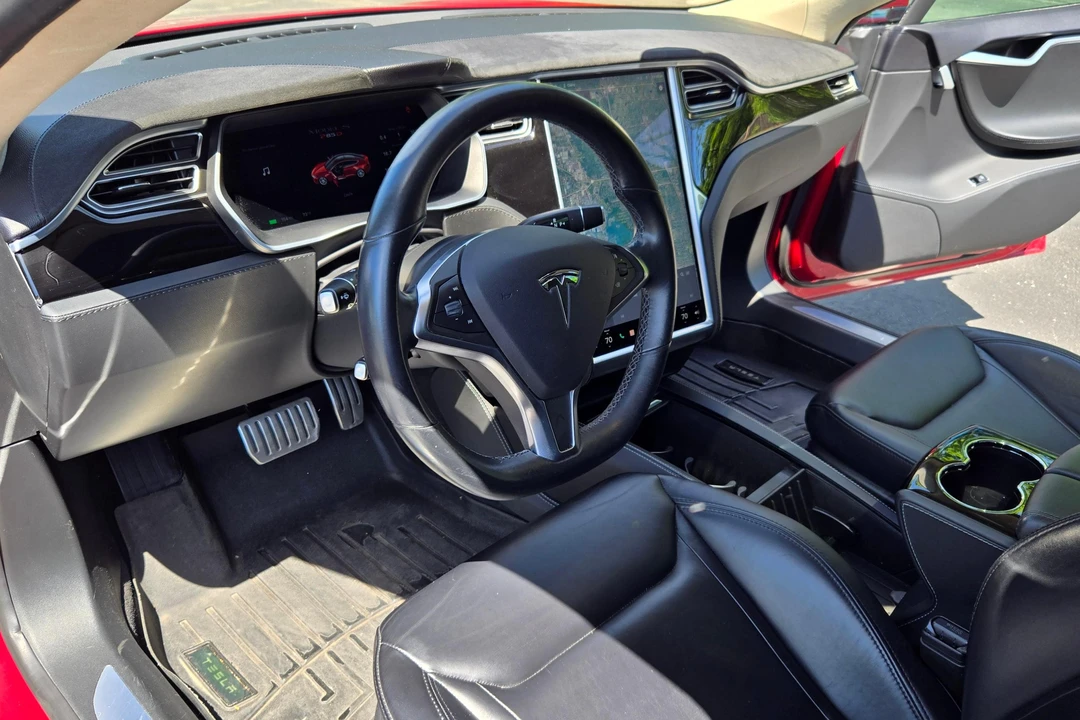 2014 Tesla Model S - Image 21 of 31