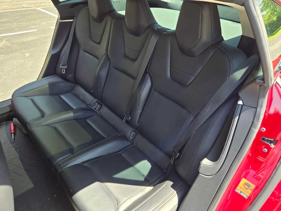 2014 Tesla Model S - Image 27 of 31