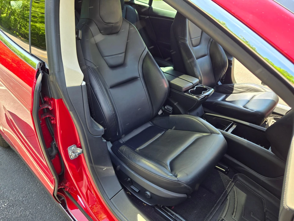 2014 Tesla Model S - Image 28 of 31