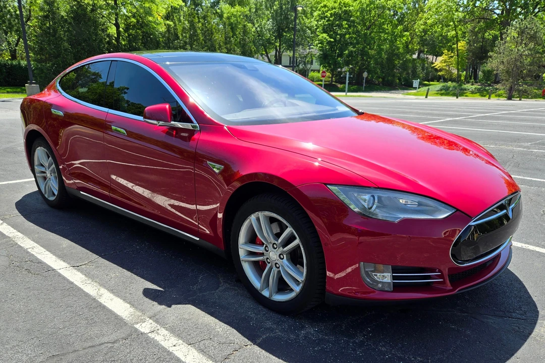 2014 Tesla Model S - Image 8 of 31