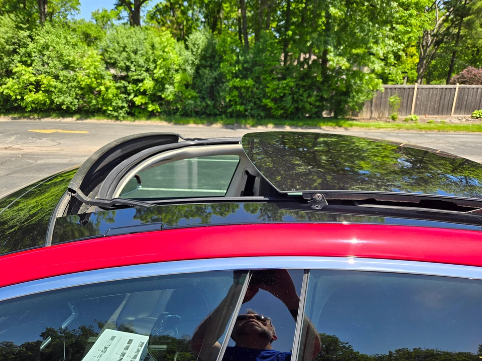 2014 Tesla Model S - Image 12 of 31
