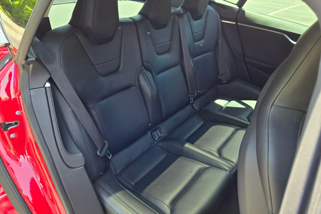 2014 Tesla Model S - Image 23 of 31