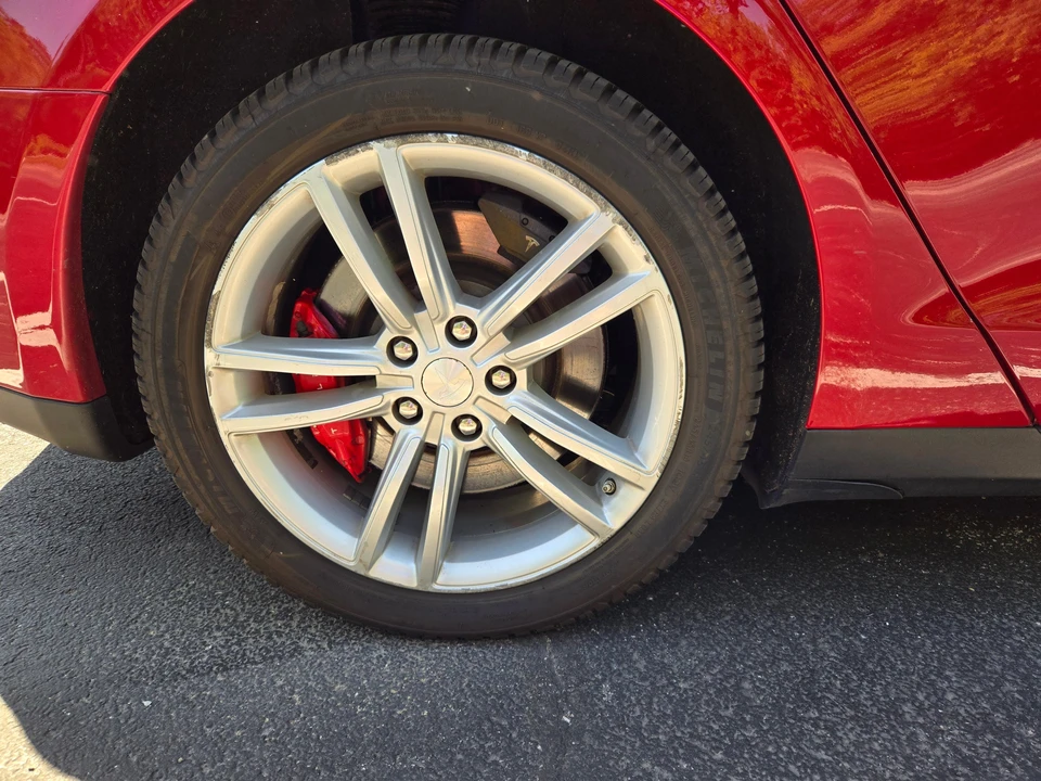 2014 Tesla Model S - Image 19 of 31