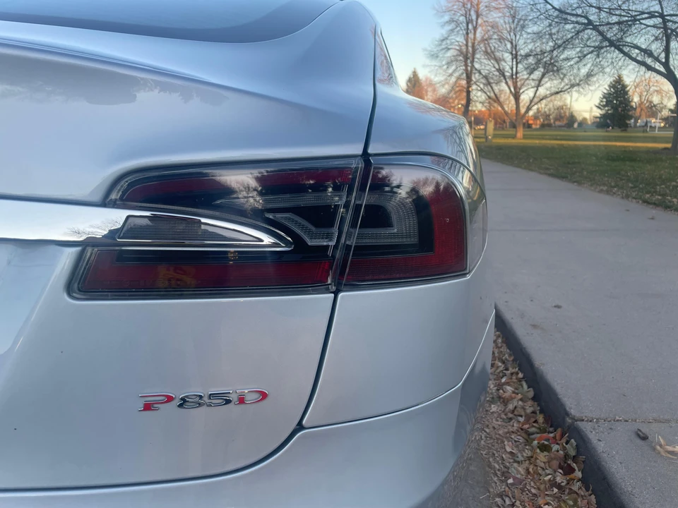 2014 Tesla Model S - Image 17 of 31