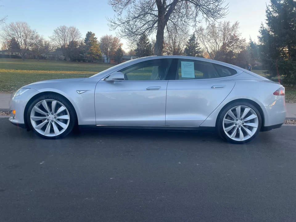 2014 Tesla Model S - Image 7 of 31