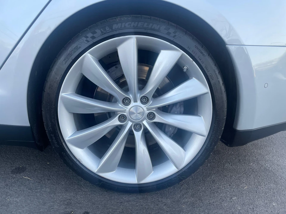 2014 Tesla Model S - Image 23 of 31