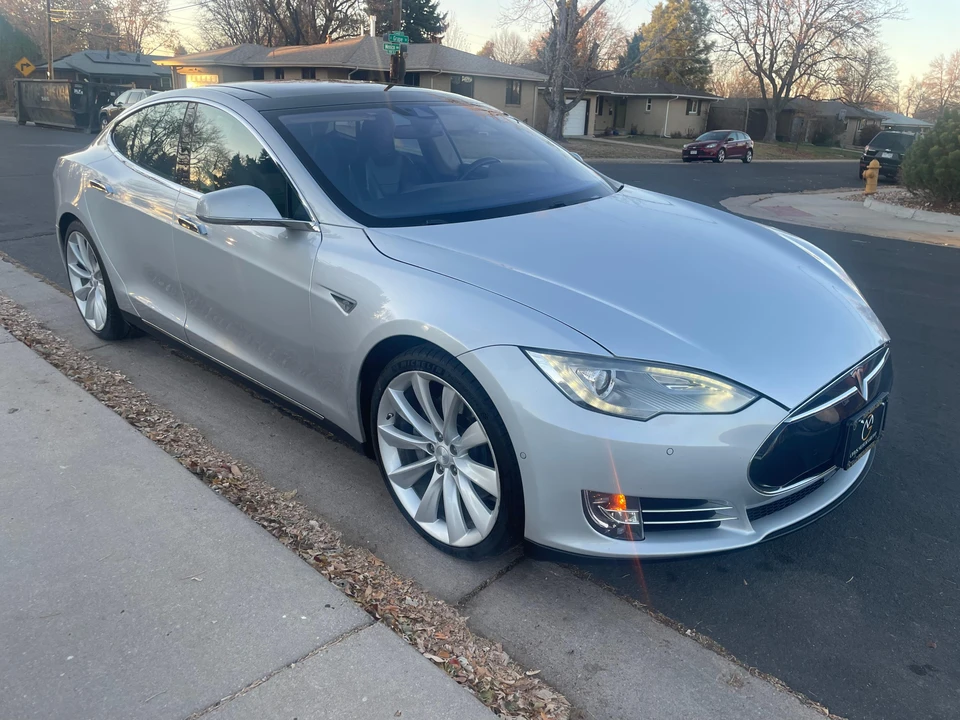 2014 Tesla Model S - Image 10 of 31