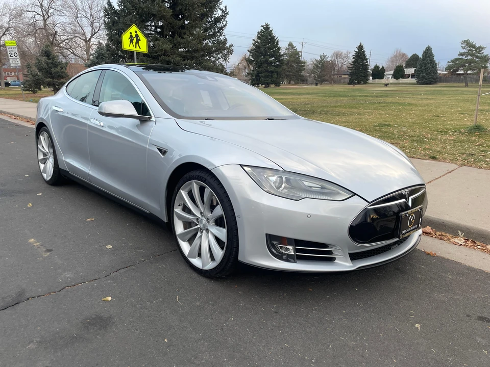 2014 Tesla Model S - Image 9 of 31